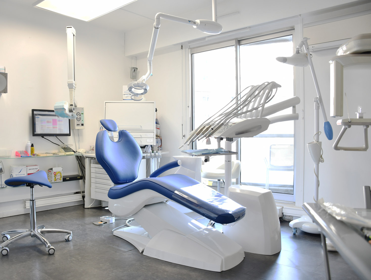 Fauteuil dentaire au sein d'un cabinet